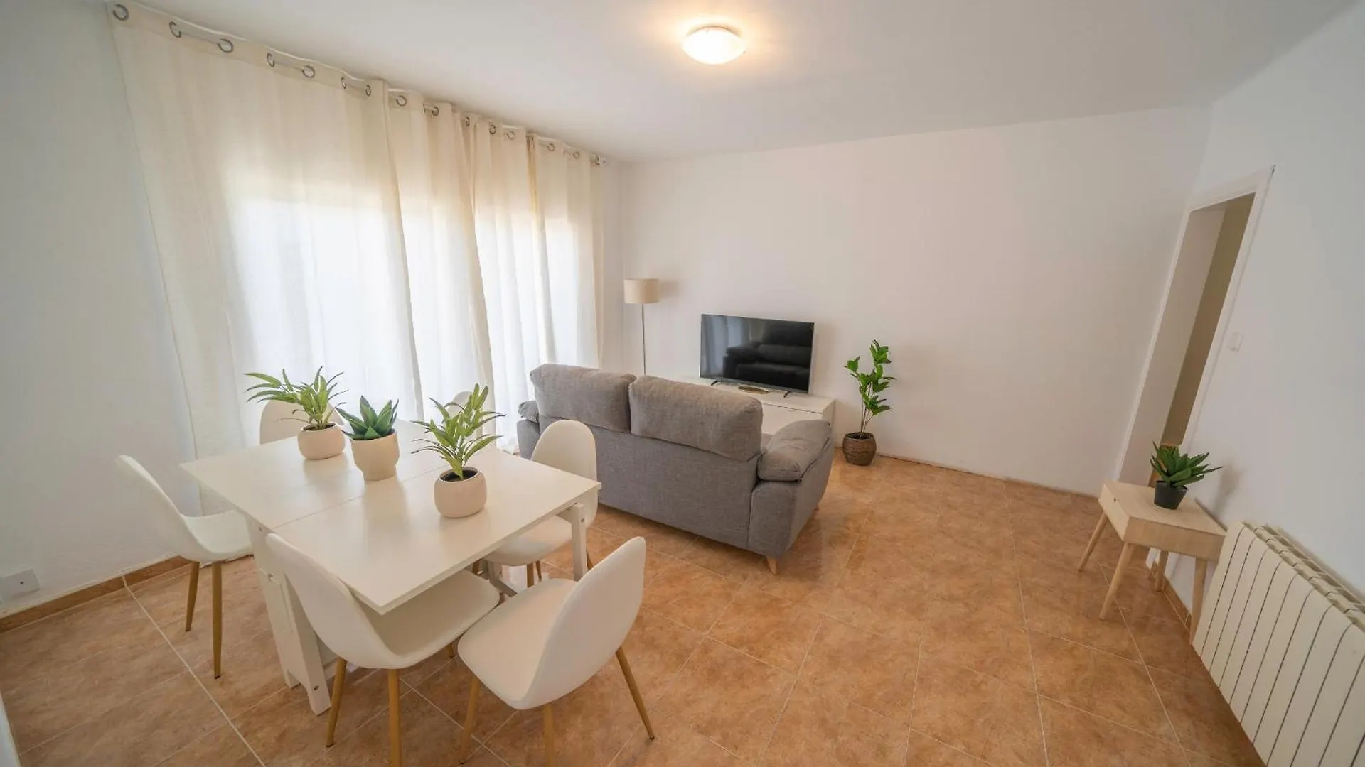 Homeholidaysrentals Sampai - Costa Barcelona 皮内达德马尔 0*,  西班牙